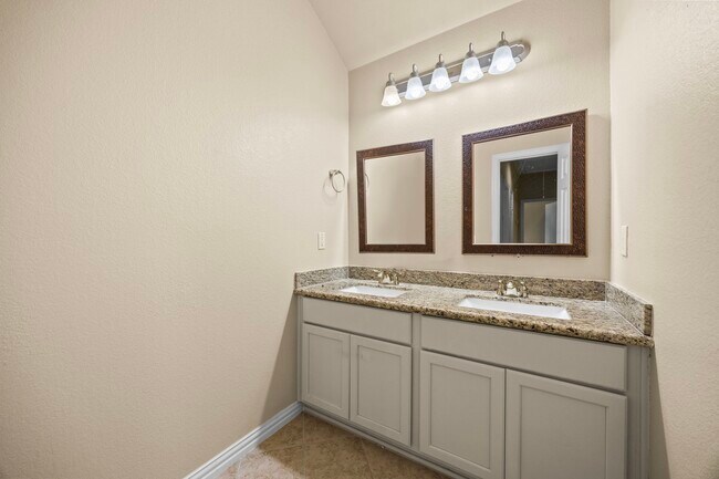 Building Photo - 17414 Aldenwilds Ln