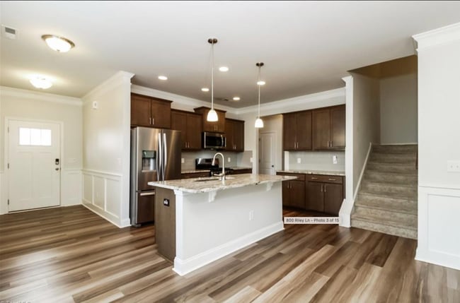 Building Photo - Impeccable maintenance-free 2 level 4 bedr...