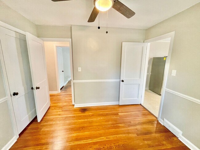 Building Photo - Beautiful 3 Bed 1 Bath Home Located near target shopping center off of Battleground in desirable ...