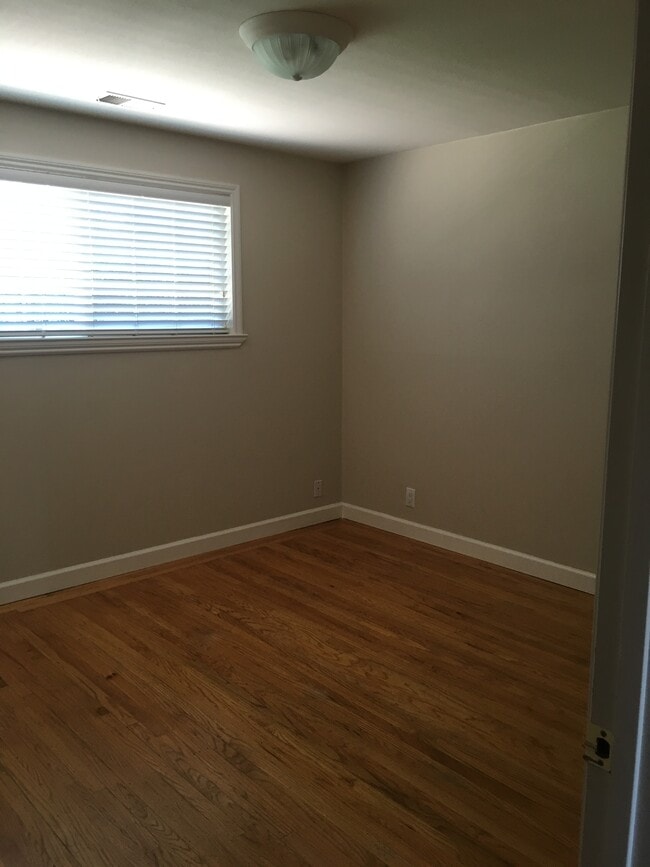 Building Photo - 2376 Forbes Ave