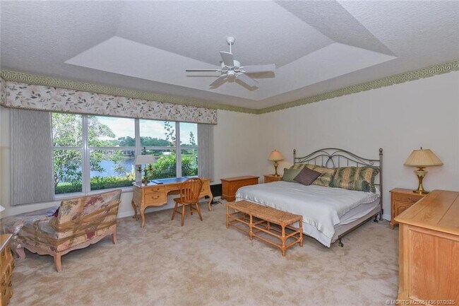 Building Photo - 3510 SE Cambridge Dr