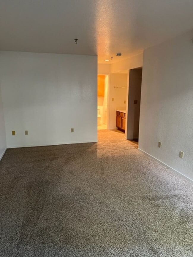 Building Photo - 22 Sierra Lakeside Ln