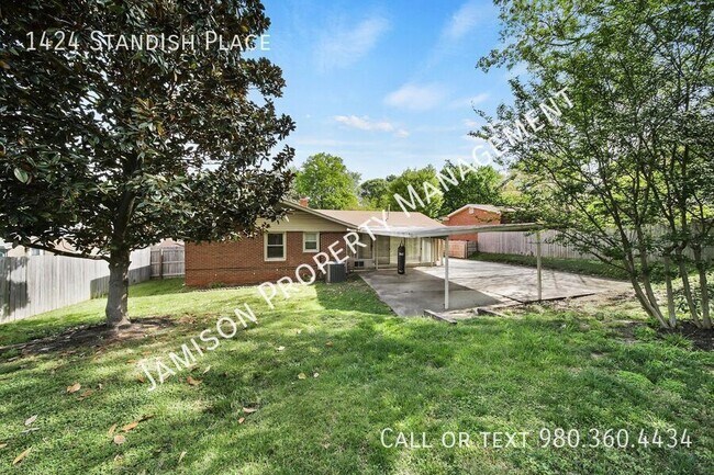 Building Photo - 1424 Standish Pl