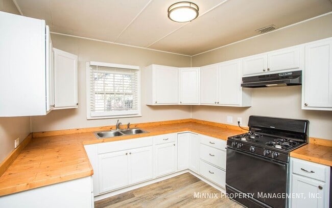 Building Photo - 2404 27th St