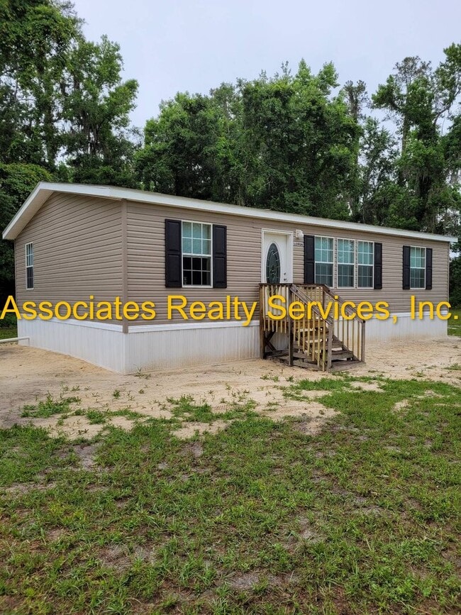 Building Photo - Remodeled and just on the Market!