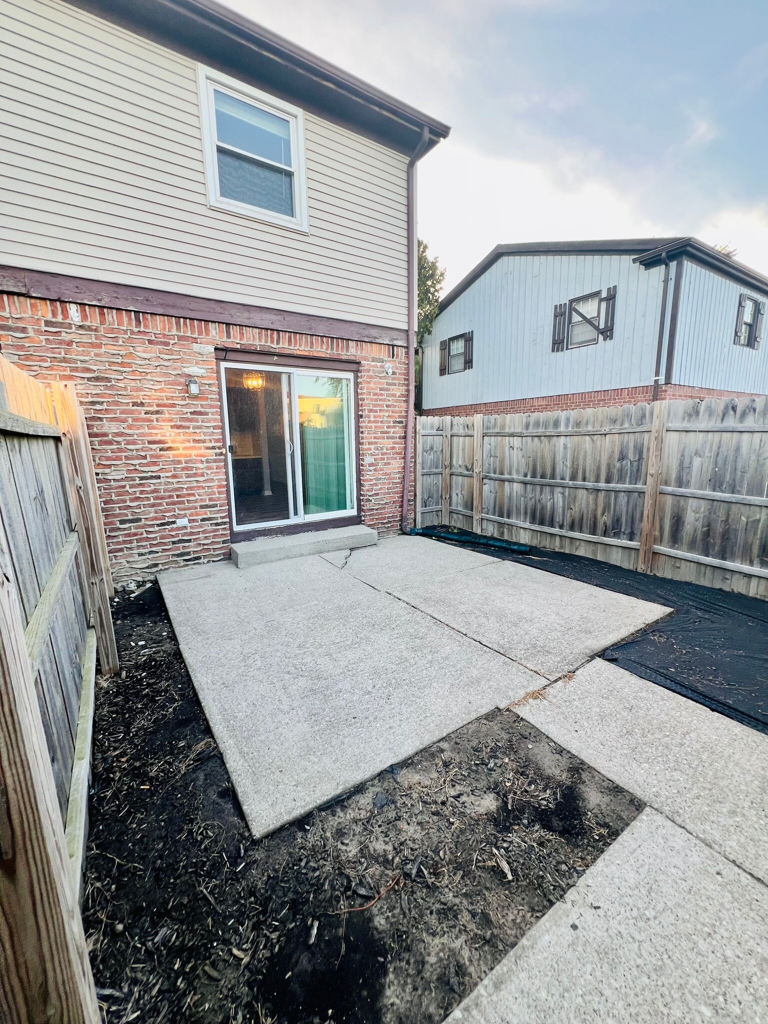 Building Photo - 5620 Cresthaven Ln
