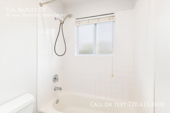 Building Photo - 934 Naples St