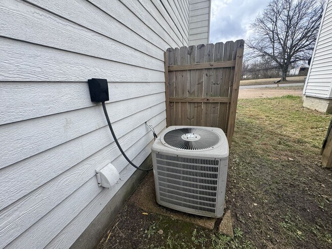 Building Photo - 3546 Christine Rd