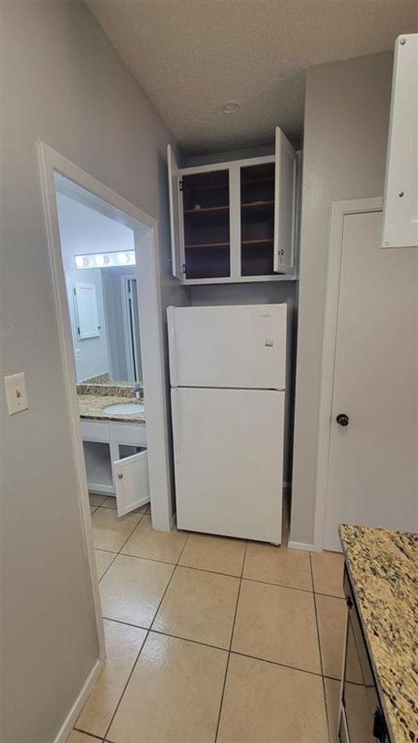 Building Photo - Fully upgraded 2bed 2bath unit
