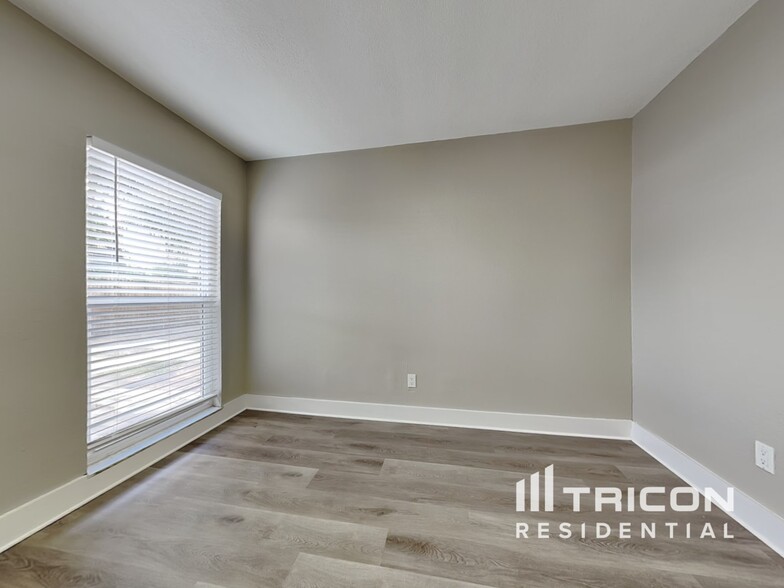 Building Photo - 6825 Mitchell Cir