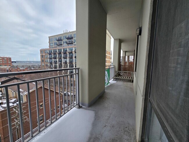 Building Photo - 212 E Cullerton St