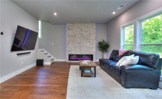 Building Photo - 419 McInnes Cir