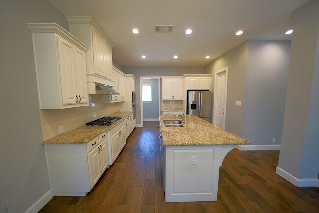 Building Photo - Executive Style Rental Now Available in Bo...