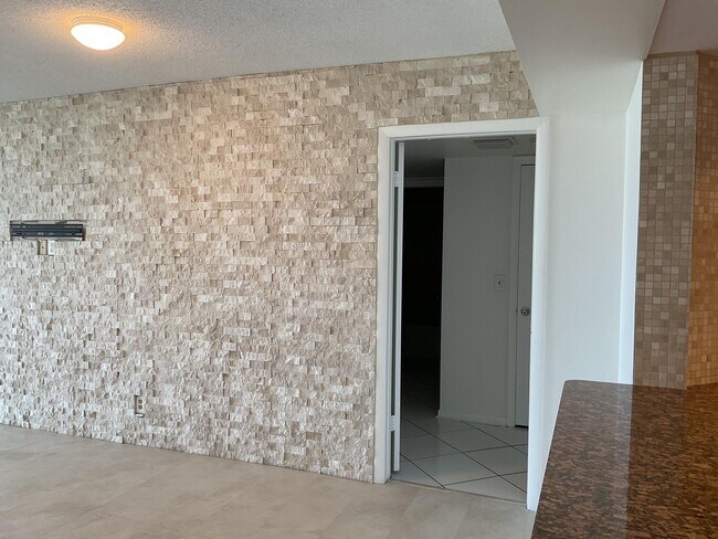 Building Photo - 2425 Presidential Way