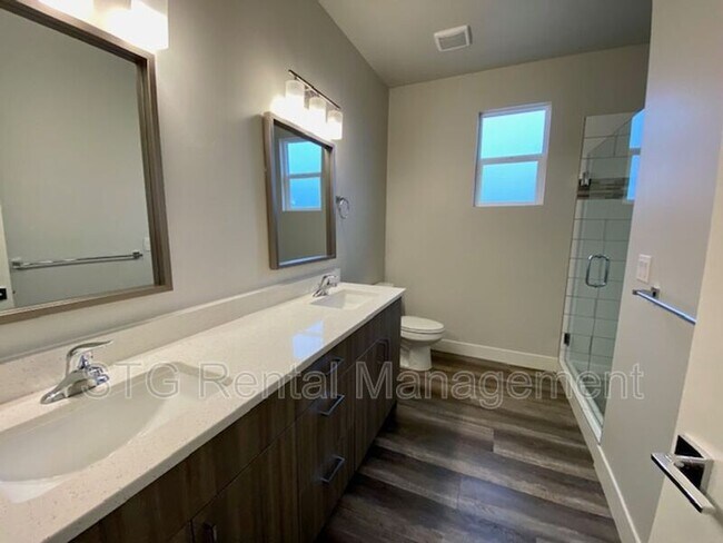Building Photo - 438 N Stone Mountain Dr