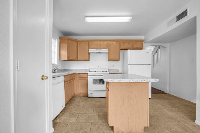 Building Photo - Cozy 3 bedroom 2 bath home in East El Paso! Special- No admin fee!