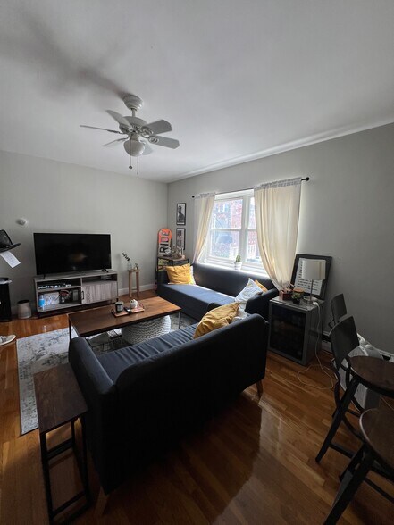 Building Photo - 111 Gainsborough St