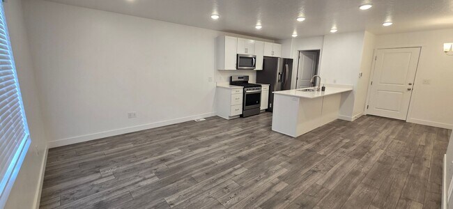 Building Photo - 3 Bed 2 Bath Townhouse in Lehi!!