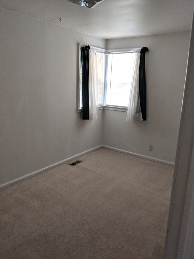 Building Photo - 1124 Edgar-A