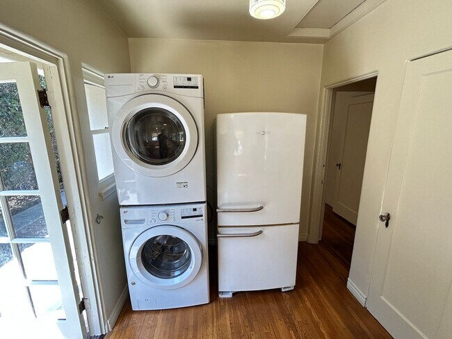 Building Photo - Truly Adorable Tudor Style 2 Bed 1 Bath Home in Anaheim!