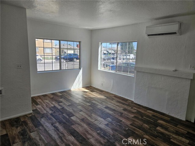 Building Photo - 1309 S Woods Ave
