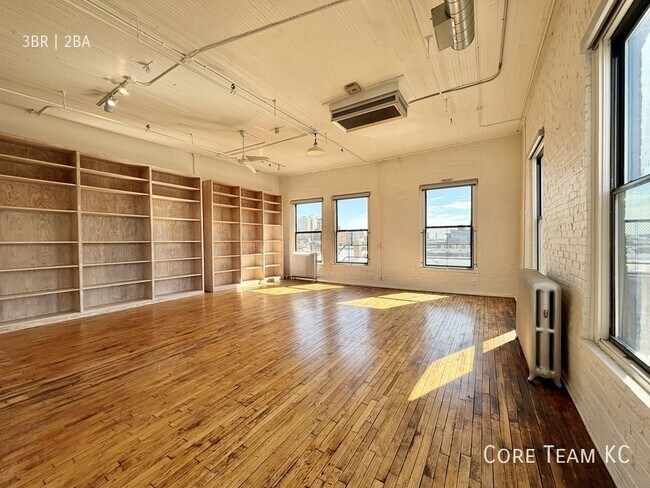 Building Photo - 1800 Central St