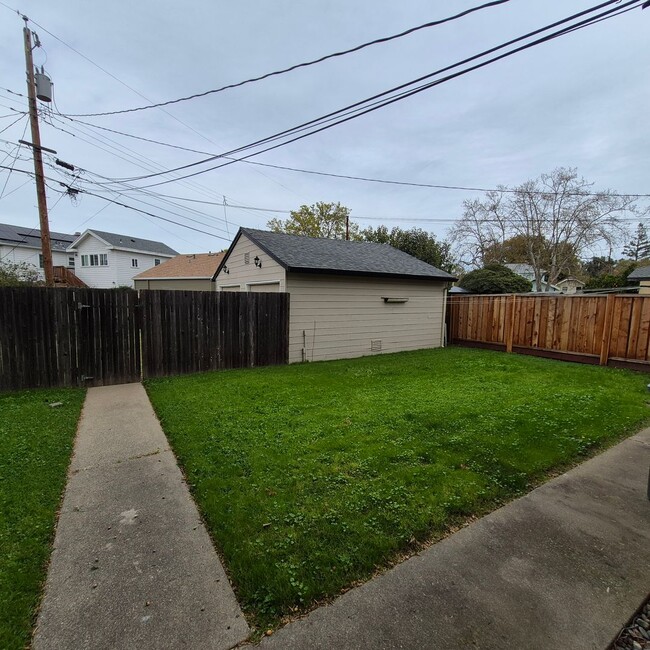 Building Photo - 3835 Sherman Way