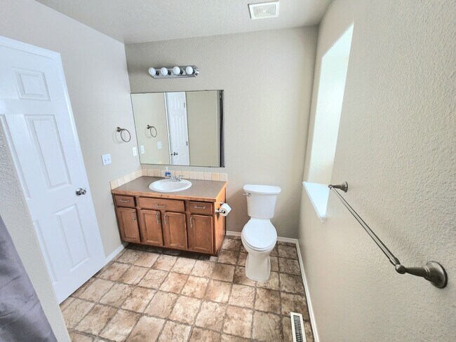 Building Photo - Move In Special- $500.00