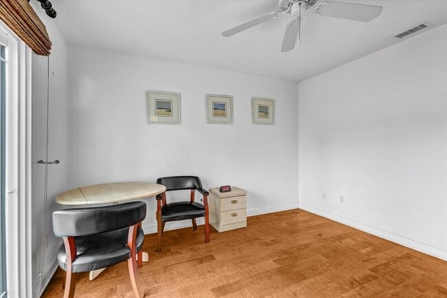 Building Photo - 3335 Riviera Dr