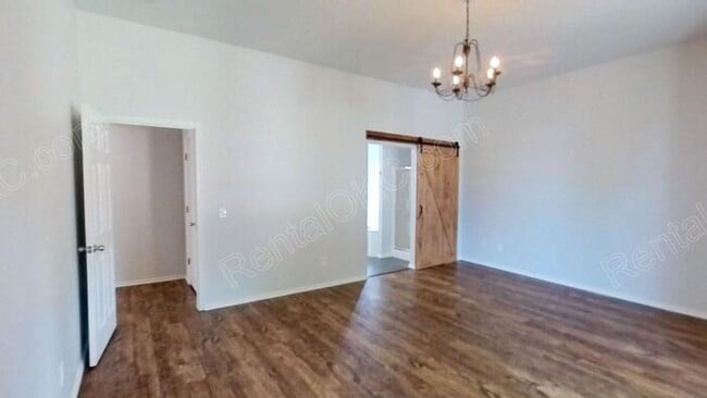 Building Photo - 4 Bed 2 Bath near Buck Thomas Park.