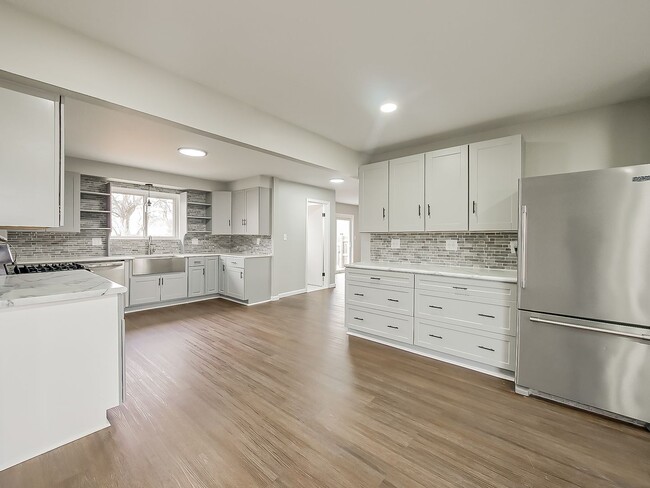 Building Photo - AVAILABLE NOW! Charming 3-Bed Home with Spacious Yard in Van Buren Township