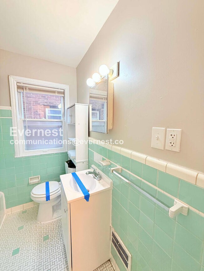 Building Photo - 11009 Roxbury St