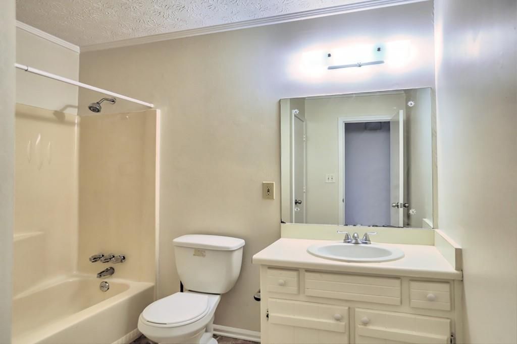 Building Photo - 2640 Tritt Ln