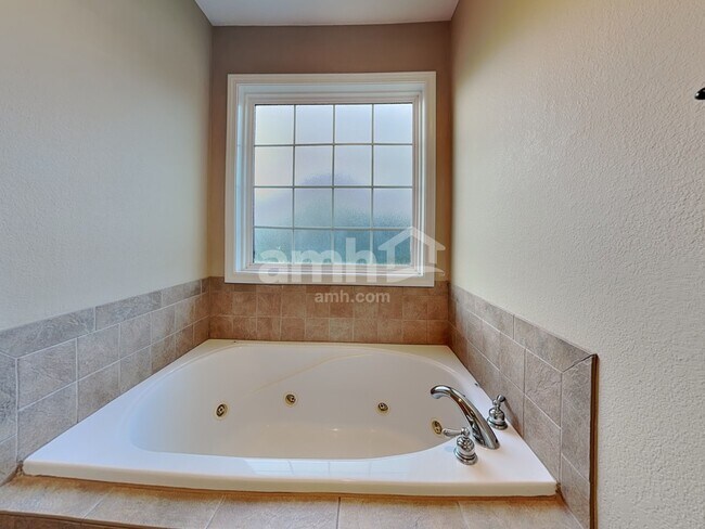 Building Photo - 6317 Stillglen Ln