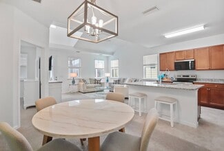 Building Photo - 9400 Daydream Dr
