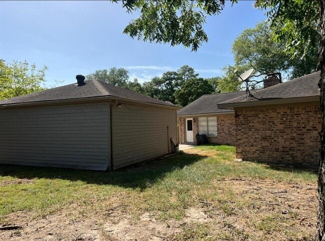 Building Photo - 415 Skywood Dr