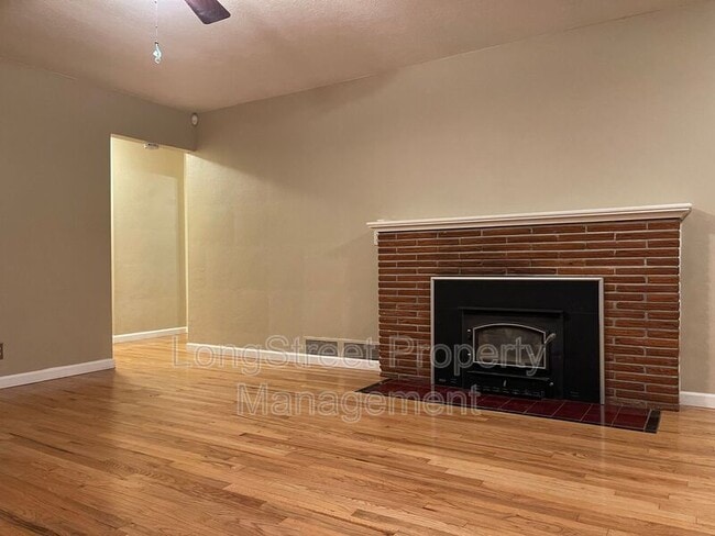 Building Photo - 1630 SW 15th Ave