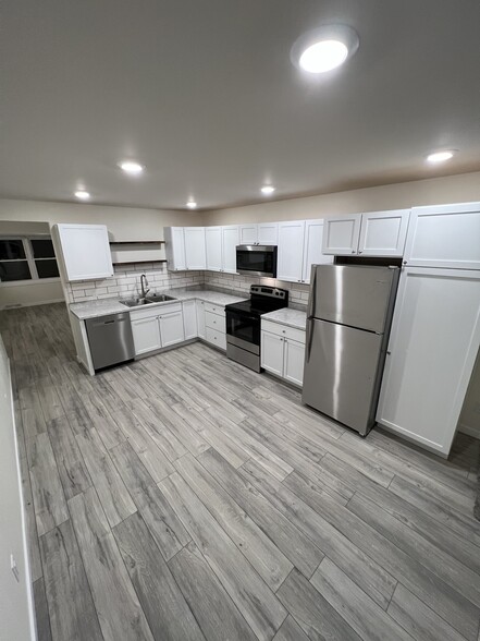 Building Photo - 6120 Strathmore Ln