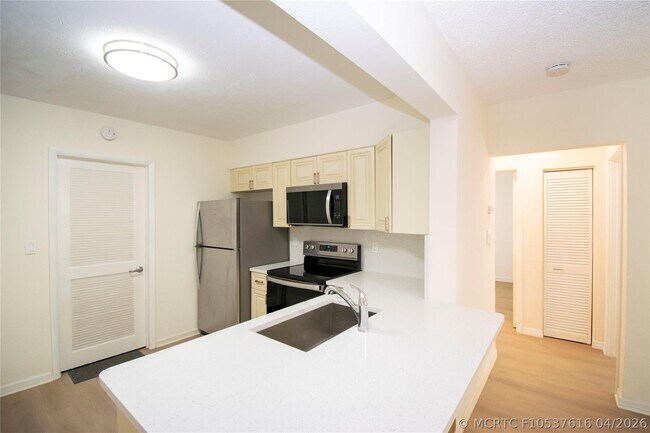 Building Photo - 2547 Roosevelt St