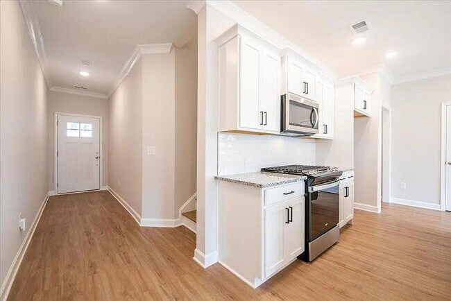 Building Photo - 121 Priestwood Ln