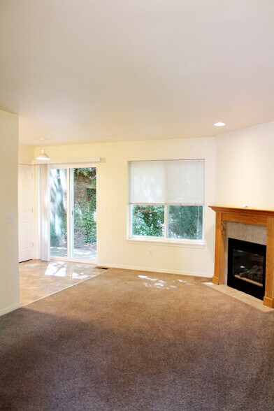 Building Photo - 1100 NE B St