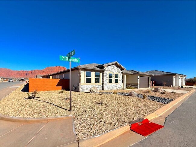 Building Photo - New 3 bed, 2.5 bath with 2 car garage home