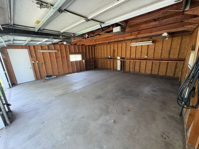 Building Photo - 2209 Hawthorne Ave