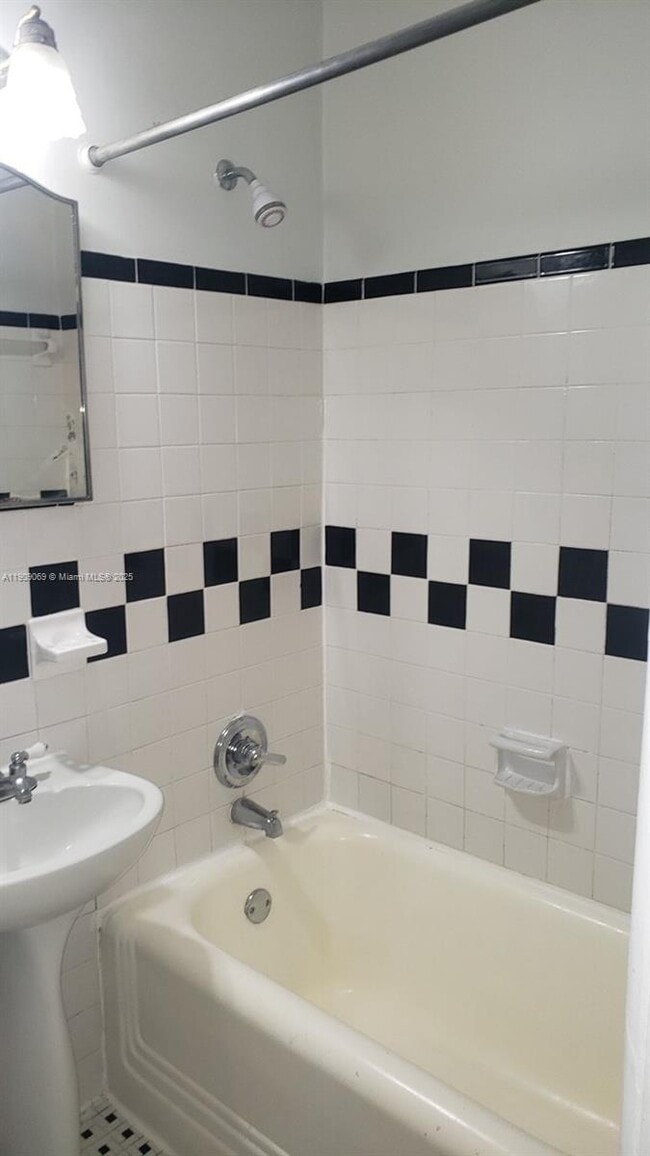 Building Photo - 215 30th St