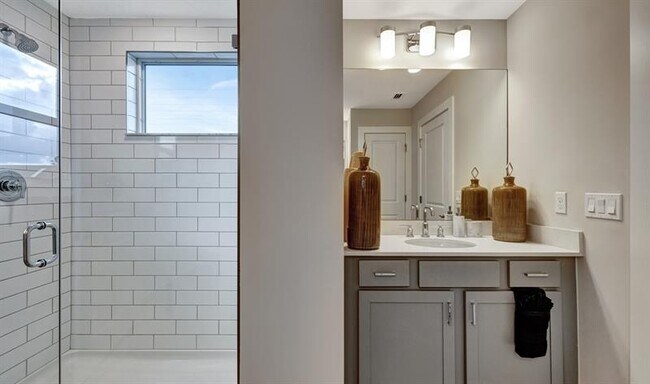 Building Photo - 215 Preserve Trl S