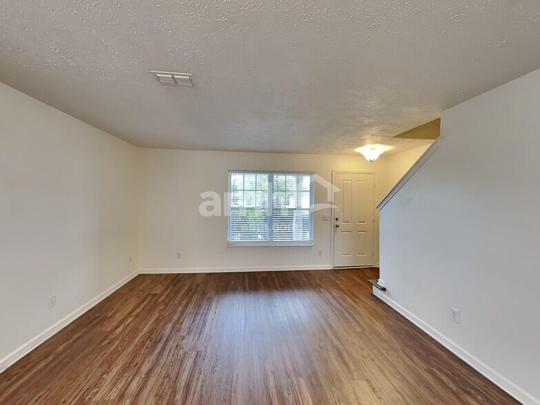 Building Photo - 604 Blossom Hill Dr