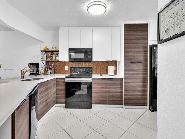 Building Photo - 2 bedroom in North Miami FL 33179