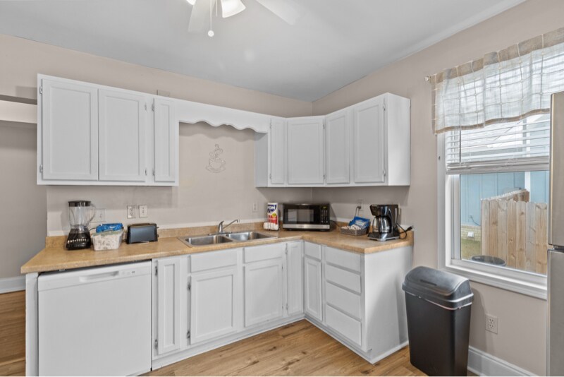 Building Photo - 711 W Blount St