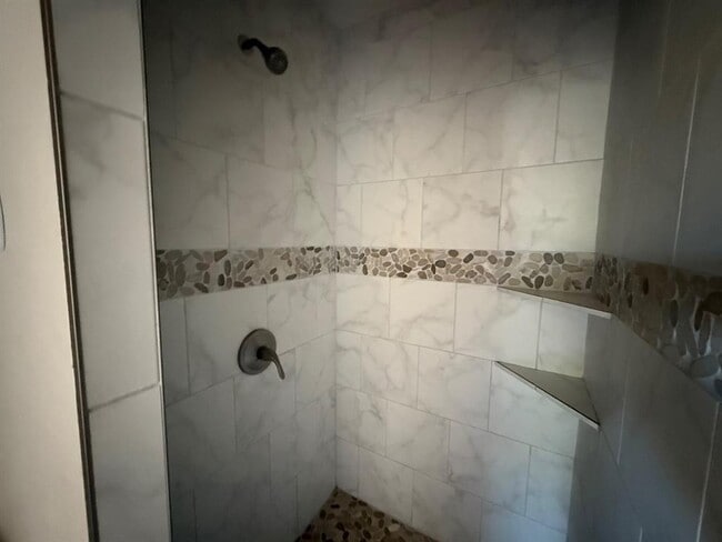 Building Photo - 105 S Magnolia St