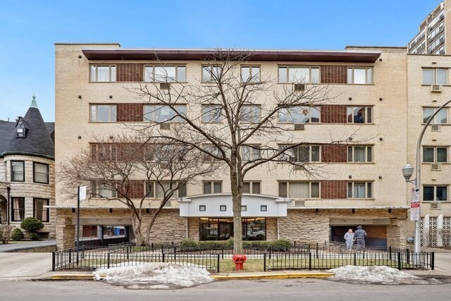 Building Photo - 426 W Barry Ave
